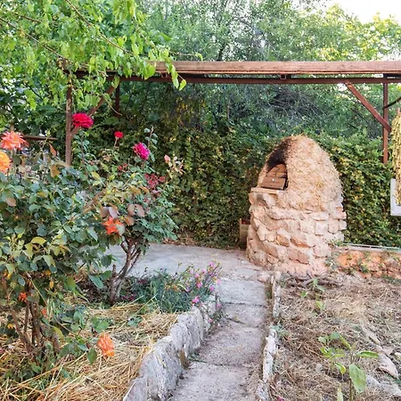 Traditional 2bedroom Private House カラヴォミロス